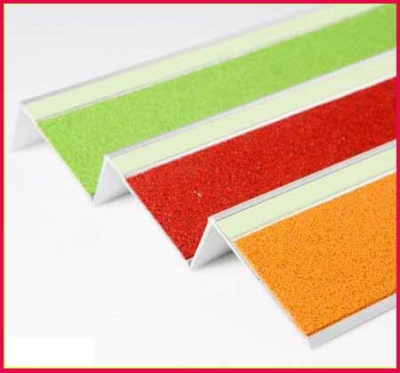 앵글형 축광논슬립 LCP-500 / 62mmx300mm  1mr기준/지하철역사게단,병원,공연장및피난을목적으로하는통행로 등